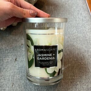 Chesapeake Bay Aromascape Jasmine & Gardenia 19 oz candle